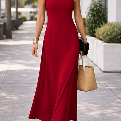 Close-up of the armhole and sleeveless cut of the black maxi dress, ensuring comfort.